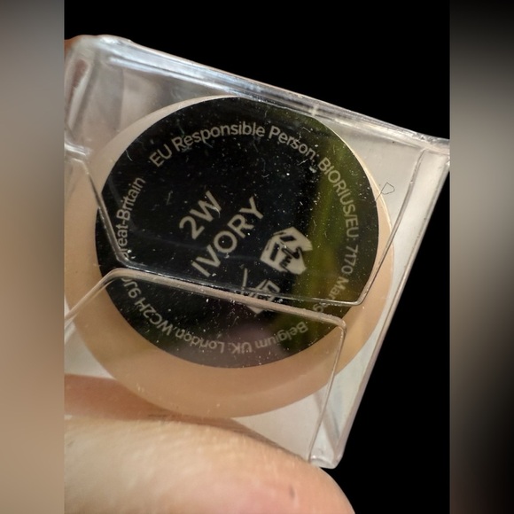 Temptu Airbrush Perfect Canvas Hydra Lock Airbrush Foundation - 2W Ivory NIB❤️ - Picture 2 of 2